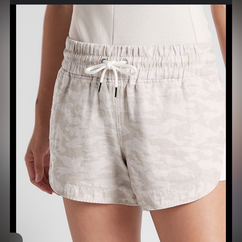 3 inch Athleta Cabo Linen Short size 4